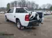 2024 Ram 1500 Big Horn z VIN 1C6SRFFT7RN125927, wystawiony jako IAAI lot #41519700 z przebiegiem 1 263 mil mil oraz . Historia ofert i sprzedaży dostępna na DreamBid. Obrazek 3.