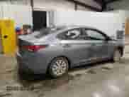 2018 Hyundai Accent SE z VIN 3KPC24A36JE028465, wystawiony jako Copart lot #49581245 z przebiegiem 62 357 mil mil oraz Szkoda całkowita • Salvage title. Historia ofert i sprzedaży dostępna na DreamBid. Obrazek 3.
