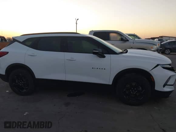 2024 Chevrolet Blazer LT с VIN 3GNKBDR44RS206273, выставлен на аукционе IAAI как лот 41158653 с пробегом Не указан миль и . История ставок и продаж доступна на DreamBid. Изображение 12.