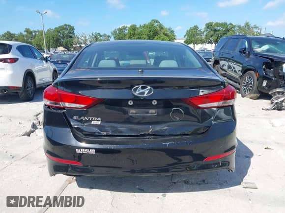 2018 Hyundai Elantra SE с VIN 5NPD74LF3JH287147, выставлен на аукционе IAAI как лот 42353358 с пробегом 141 327 миль миль и . История ставок и продаж доступна на DreamBid. Изображение 16.