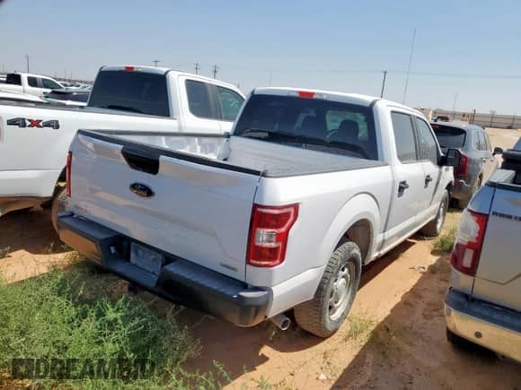 2018 Ford F-150 XL z VIN 1FTEW1CP4JKE22877, wystawiony jako Copart lot #80967815 z przebiegiem 145 281 mil mil oraz Czysty tytuł • Clean title. Historia ofert i sprzedaży dostępna na DreamBid. Obrazek 3.