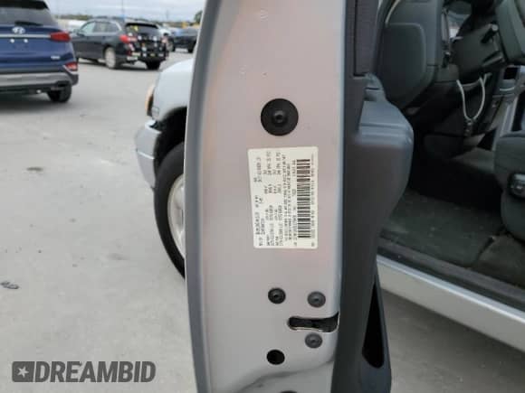 2005 Dodge 1500 ST z VIN 1D7HA18N35J578428, wystawiony jako Copart lot #87618215 z przebiegiem 54 688 mil mil oraz Szkoda całkowita • Salvage title. Historia ofert i sprzedaży dostępna na DreamBid. Obrazek 14.