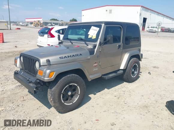 2004 Jeep Wrangler Sahara с VIN 1J4FA59S24P791115, выставлен на аукционе IAAI как лот 43244282 с пробегом 249 019 миль миль и . История ставок и продаж доступна на DreamBid. Изображение 2.
