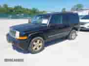 2007 Jeep Commander Sport с VIN 1J8HG48K67C638248, выставлен на аукционе IAAI как лот 42810503 с пробегом 207 389 миль миль и . История ставок и продаж доступна на DreamBid. Изображение 2.
