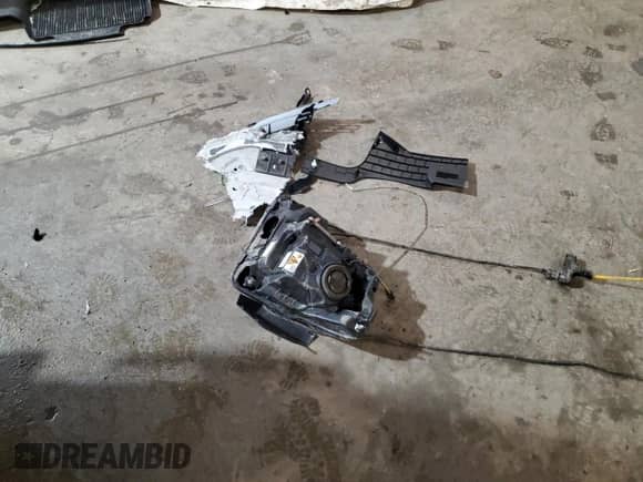 2013 Ford F-150 SVT Raptor z VIN 1FTFW1R68DFC91565, wystawiony jako Copart lot #63976585 z przebiegiem 58 871 mil mil oraz Szkoda całkowita • Salvage title. Historia ofert i sprzedaży dostępna na DreamBid. Obrazek 12.