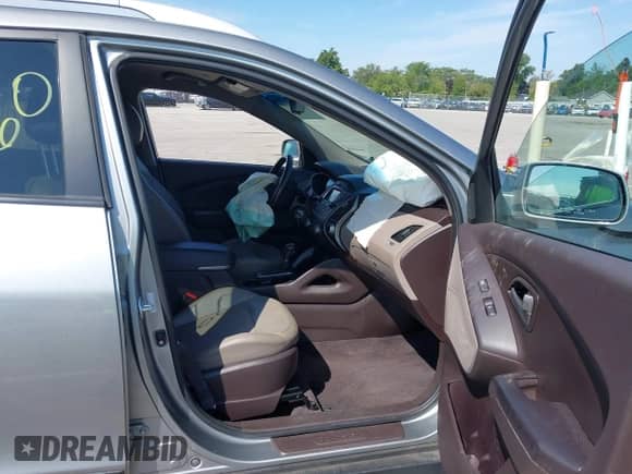 2015 Hyundai Tucson SE with VIN KM8JU3AG3FU064312, listed as a IAAI auction lot 43159660 with 147,808 mi miles and . Bid and sale history available at DreamBid. Image 5.