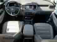 2018 Kia Sorento SX z VIN 5XYPKDA5XJG377862, wystawiony jako Copart lot #70689695 z przebiegiem 79 557 mil mil oraz Szkoda całkowita • Salvage title. Historia ofert i sprzedaży dostępna na DreamBid. Obrazek 8.