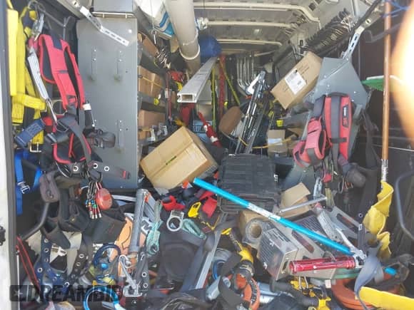 2023 Ram ProMaster Cargo z VIN 3C6MRVJG1PE583543, wystawiony jako IAAI lot #42946881 z przebiegiem 26 701 mil mil oraz . Historia ofert i sprzedaży dostępna na DreamBid. Obrazek 5.