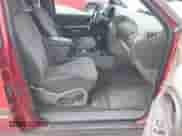 2002 Chevrolet TrailBlazer LS z VIN 1GNDT13S622226389, wystawiony jako IAAI lot #42361868 z przebiegiem 130 231 mil mil oraz . Historia ofert i sprzedaży dostępna na DreamBid. Obrazek 5.