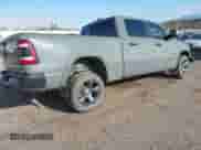 2020 Ram 1500 Big Horn z VIN 1C6SRFMT2LN399028, wystawiony jako IAAI lot #42356698 z przebiegiem 53 849 mil mil oraz . Historia ofert i sprzedaży dostępna na DreamBid. Obrazek 4.