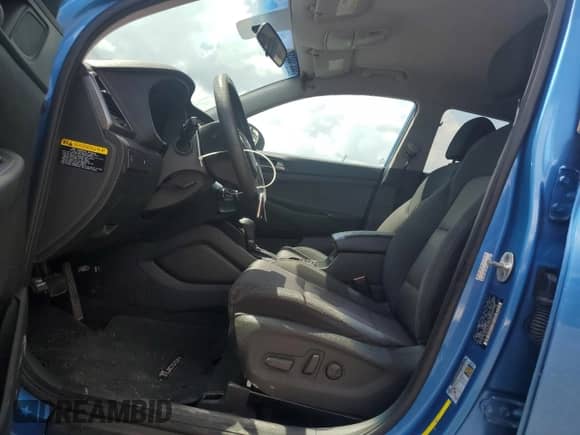 2017 Hyundai Tucson SE z VIN KM8J33A40HU294126, wystawiony jako Copart lot #80212895 z przebiegiem Nie podano mil oraz Czysty tytuł • Clean title. Historia ofert i sprzedaży dostępna na DreamBid. Obrazek 7.