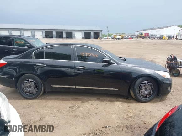 2009 Hyundai Genesis with VIN KMHGC46F29U062753, listed as a IAAI auction lot 42975768 with 169,823 mi miles and . Bid and sale history available at DreamBid. Image 13.