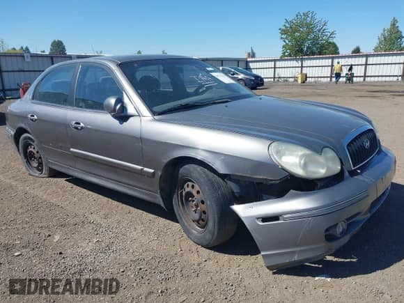 2004 Hyundai Sonata z VIN KMHWF25S24A052367, wystawiony jako IAAI lot #39711378 z przebiegiem 264 806 mil mil oraz . Historia ofert i sprzedaży dostępna na DreamBid. Obrazek 1.