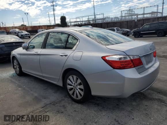 2013 Honda Accord EX-L with VIN 1HGCR2F82DA136109, listed as a Copart auction lot 82430815 with 271,502 mi miles and Salvage title. Bid and sale history available at DreamBid. Image 2.