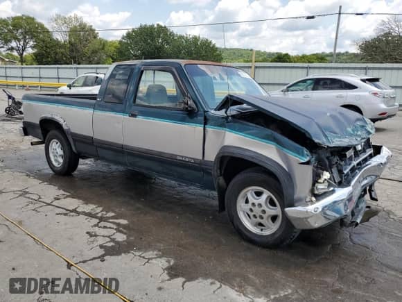 1994 Dodge Dakota z VIN 1B7GL23X4RS682098, wystawiony jako Copart lot #69020355 z przebiegiem 180 347 mil mil oraz Szkoda całkowita • Salvage title. Historia ofert i sprzedaży dostępna na DreamBid. Obrazek 4.