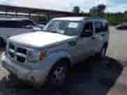 2008 Dodge Nitro SXT z VIN 1D8GT28K78W274510, wystawiony jako IAAI lot #43472330 z przebiegiem 200 084 mil mil oraz . Historia ofert i sprzedaży dostępna na DreamBid. Obrazek 2.