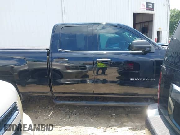 2017 Chevrolet Silverado 1500 Custom с VIN 1GCRCPEC7HZ377121, выставлен на аукционе IAAI как лот 42767022 с пробегом 156 857 миль миль и . История ставок и продаж доступна на DreamBid. Изображение 12.