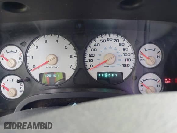 2005 Dodge 1500 SLT z VIN 1D7HU16D75J598229, wystawiony jako IAAI lot #42387952 z przebiegiem 128 151 mil mil oraz . Historia ofert i sprzedaży dostępna na DreamBid. Obrazek 7.