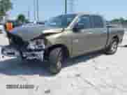 2015 Ram 1500 Big Horn z VIN 1C6RR6LT6FS567629, wystawiony jako IAAI lot #42323898 z przebiegiem 153 820 mil mil oraz . Historia ofert i sprzedaży dostępna na DreamBid. Obrazek 2.