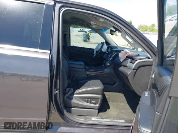 2016 Chevrolet Tahoe LT with VIN 1GNSKBKC3GR427093, listed as a IAAI auction lot 42247317 with 159,352 mi miles and . Bid and sale history available at DreamBid. Image 5.