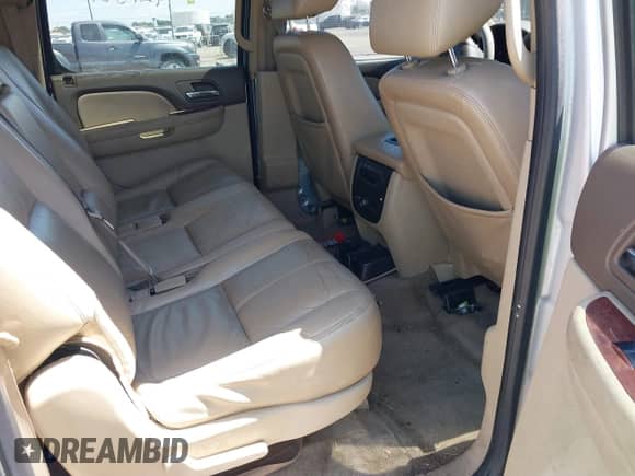 2011 Chevrolet Suburban LT z VIN 1GNSKJE33BR334105, wystawiony jako IAAI lot #42921551 z przebiegiem 210 773 mil mil oraz . Historia ofert i sprzedaży dostępna na DreamBid. Obrazek 8.