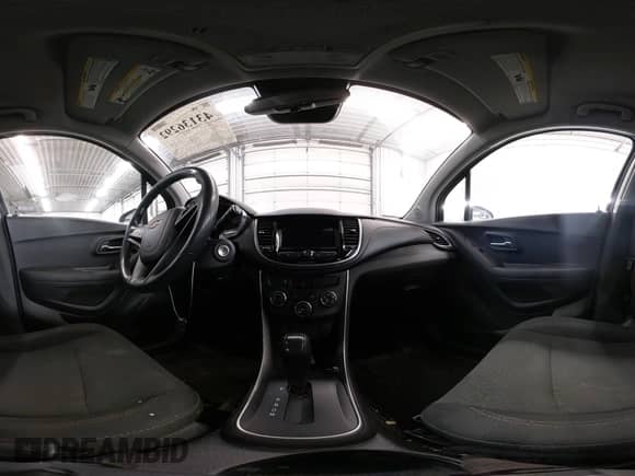 2018 Chevrolet Trax LS z VIN 3GNCJNSB6JL395156, wystawiony jako IAAI lot #43136292 z przebiegiem 196 475 mil mil oraz . Historia ofert i sprzedaży dostępna na DreamBid. Obrazek 19.