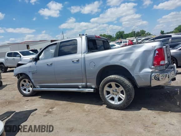 2019 Ram 1500 Big Horn z VIN 1C6RR6LT4KS604798, wystawiony jako IAAI lot #42252410 z przebiegiem 80 308 mil mil oraz . Historia ofert i sprzedaży dostępna na DreamBid. Obrazek 14.