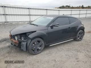 2013 Hyundai Veloster Turbo z VIN KMHTC6AE7DU163868, wystawiony jako Copart lot #89873585 z przebiegiem 80 461 mil mil oraz Czysty tytuł • Clean title. Historia ofert i sprzedaży dostępna na DreamBid. Obrazek 1.