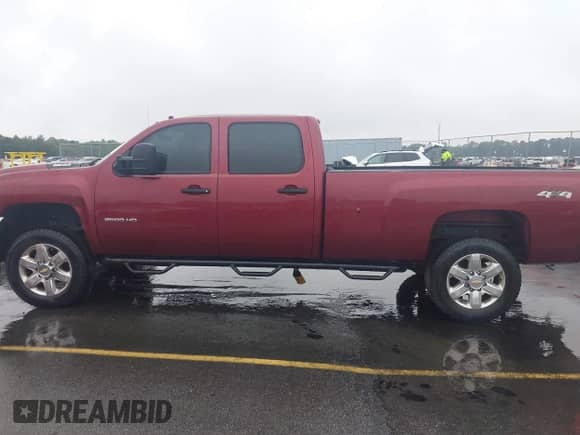 2014 Chevrolet Silverado 2500HD Work Truck z VIN 1GC1KVC85EF176284, wystawiony jako IAAI lot #43307391 z przebiegiem 160 145 mil mil oraz . Historia ofert i sprzedaży dostępna na DreamBid. Obrazek 14.