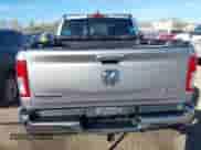 2019 Ram 1500 Big Horn z VIN 1C6RRFFG3KN704081, wystawiony jako IAAI lot #43415036 z przebiegiem 112 103 mil mil oraz . Historia ofert i sprzedaży dostępna na DreamBid. Obrazek 17.