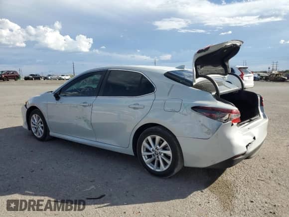 2023 Toyota Camry LE z VIN 4T1C11AK0PU152102, wystawiony jako Copart lot #71174015 z przebiegiem 56 081 mil mil oraz Szkoda całkowita • Salvage title. Historia ofert i sprzedaży dostępna na DreamBid. Obrazek 2.