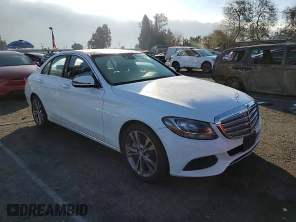 2016 Mercedes-Benz C 350e z VIN 55SWF4HB9GU154920, wystawiony jako Copart lot #43662765 z przebiegiem 63 237 mil mil oraz Szkoda całkowita • Salvage title. Historia ofert i sprzedaży dostępna na DreamBid. Obrazek 4.