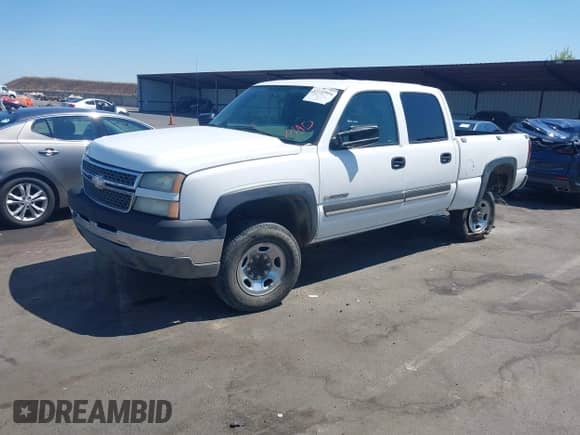 2005 Chevrolet Silverado 2500HD LS с VIN 1GCHC23U95F823664, выставлен на аукционе IAAI как лот 42732954 с пробегом 368 151 миль миль и . История ставок и продаж доступна на DreamBid. Изображение 2.