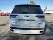 2023 Jeep Grand Cherokee Summit z VIN 1C4RJKEG6P8108382, wystawiony jako Copart lot #81946164 z przebiegiem 18 749 mil mil oraz Szkoda całkowita • Salvage title. Historia ofert i sprzedaży dostępna na DreamBid. Obrazek 6.