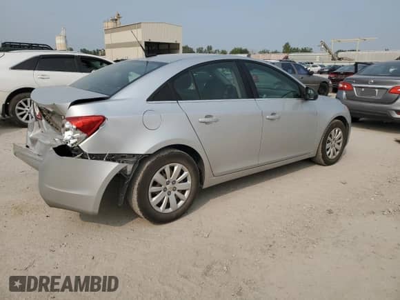 2011 Chevrolet Cruze LS с VIN 1G1PD5SH7B7300477, выставлен на аукционе Copart как лот 71775375 с пробегом 167 513 миль миль и Списание • Salvage title. История ставок и продаж доступна на DreamBid. Изображение 3.