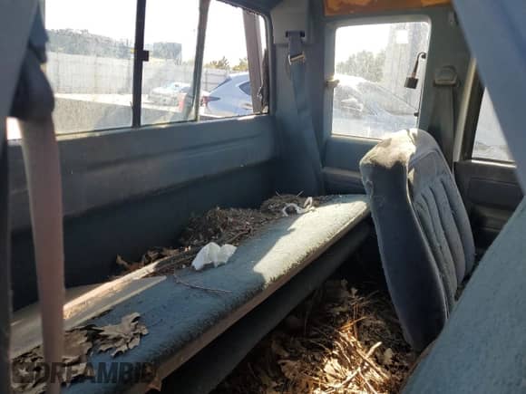 1989 Chevrolet Silverado 2500 с VIN 2GCFK29K5K1242116, выставлен на аукционе Copart как лот 67758535 с пробегом 234 825 миль миль и Чистый • Clean title. История ставок и продаж доступна на DreamBid. Изображение 10.