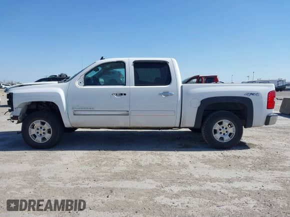 2011 Chevrolet Silverado 1500 LS z VIN 3GCPKREA7BG355387, wystawiony jako IAAI lot #41854866 z przebiegiem 169 332 mil mil oraz . Historia ofert i sprzedaży dostępna na DreamBid. Obrazek 14.