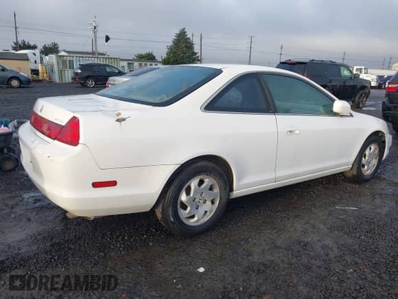 2000 Honda Accord EX z VIN 1HGCG3278YA003417, wystawiony jako IAAI lot #41239979 z przebiegiem 519 778 mil mil oraz . Historia ofert i sprzedaży dostępna na DreamBid. Obrazek 4.