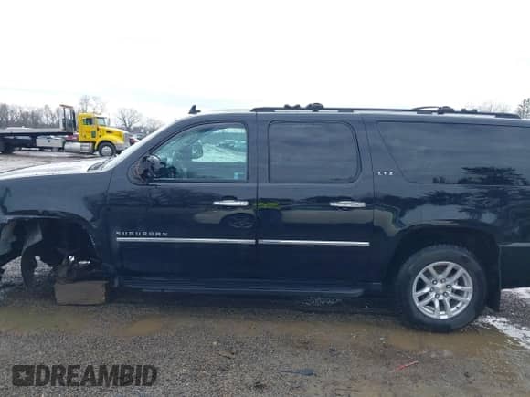 2014 Chevrolet Suburban LTZ с VIN 1GNSKKE73ER141451, выставлен на аукционе IAAI как лот 41479463 с пробегом 127 876 миль миль и . История ставок и продаж доступна на DreamBid. Изображение 15.