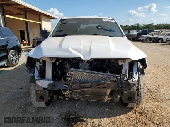 2022 Ram 1500 z VIN 1C6RRENG5NN241263, wystawiony jako Copart lot #67242344 z przebiegiem 83 443 mil mil oraz Szkoda całkowita • Salvage title. Historia ofert i sprzedaży dostępna na DreamBid. Obrazek 5.