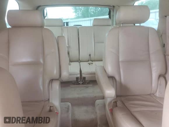 2010 Chevrolet Tahoe LTZ z VIN 1GNUCCE03AR198015, wystawiony jako Copart lot #54195135 z przebiegiem 235 272 mil mil oraz Szkoda całkowita • Salvage title. Historia ofert i sprzedaży dostępna na DreamBid. Obrazek 10.