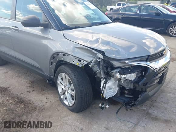 2023 Chevrolet TrailBlazer LS z VIN KL79MMS24PB044225, wystawiony jako IAAI lot #42994485 z przebiegiem 27 232 mil mil oraz . Historia ofert i sprzedaży dostępna na DreamBid. Obrazek 6.