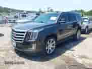 2017 Cadillac Escalade Premium Luxury z VIN 1GYS4CKJ6HR351341, wystawiony jako IAAI lot #42453288 z przebiegiem 162 798 mil mil oraz . Historia ofert i sprzedaży dostępna na DreamBid. Obrazek 2.