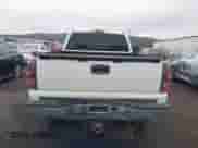 2003 Chevrolet Silverado 2500HD LT z VIN 1GCHK29U23E116984, wystawiony jako IAAI lot #43217859 z przebiegiem 265 239 mil mil oraz . Historia ofert i sprzedaży dostępna na DreamBid. Obrazek 17.
