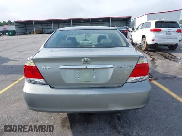 2005 Toyota Camry LE с VIN 4T1BF30K05U596653, выставлен на аукционе IAAI как лот 42482189 с пробегом 242 939 миль миль и . История ставок и продаж доступна на DreamBid. Изображение 17.