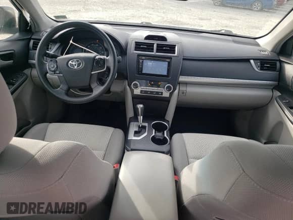 2014 Toyota Camry LE с VIN 4T4BF1FK4ER400120, выставлен на аукционе Copart как лот 82436625 с пробегом 73 368 миль миль и Списание • Salvage title. История ставок и продаж доступна на DreamBid. Изображение 8.