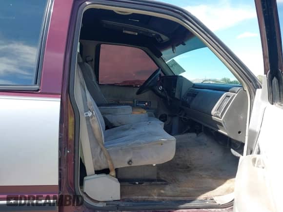 1994 Chevrolet Suburban with VIN 1GNFK16K2RJ325458, listed as a IAAI auction lot 42656074 with 244,166 mi miles and . Bid and sale history available at DreamBid. Image 5.
