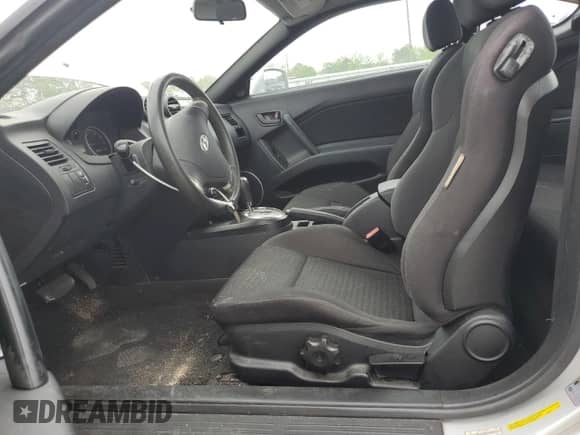 2008 Hyundai Tiburon GS с VIN KMHHM66DX8U288114, выставлен на аукционе Copart как лот 51866995 с пробегом Не указан миль и Списание • Salvage title. История ставок и продаж доступна на DreamBid. Изображение 7.