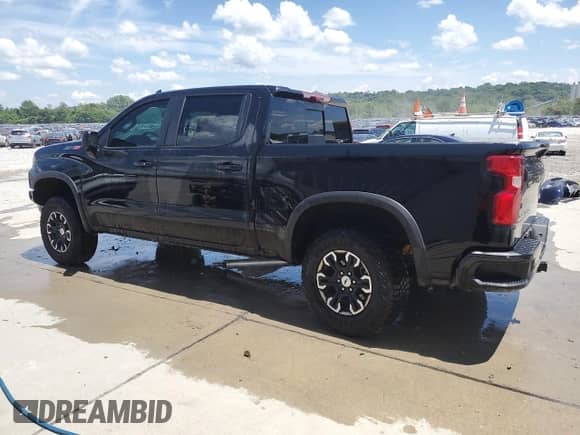 2025 Chevrolet Silverado 1500 z VIN 3GCUKHE89SG170865, wystawiony jako Copart lot #62162145 z przebiegiem 6 272 mil mil oraz Szkoda całkowita • Salvage title. Historia ofert i sprzedaży dostępna na DreamBid. Obrazek 2.