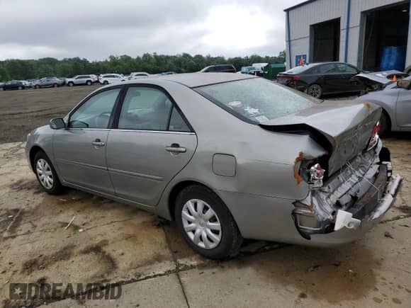 2005 Toyota Camry STD z VIN 4T1BE32K45U951842, wystawiony jako Copart lot #61351355 z przebiegiem Nie podano mil oraz Szkoda całkowita • Salvage title. Historia ofert i sprzedaży dostępna na DreamBid. Obrazek 2.